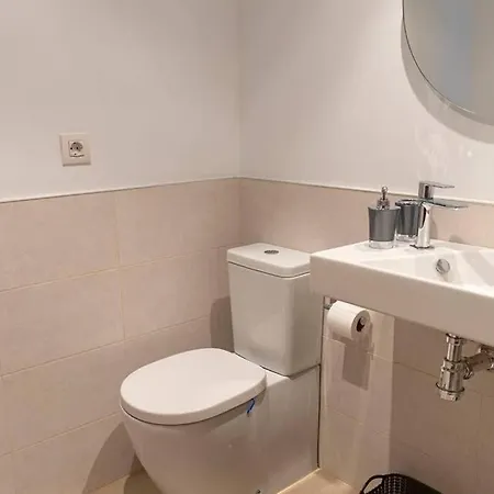 아파트 Fantastic Location - Luxury 3 Bed 3 Bath Duplex In
