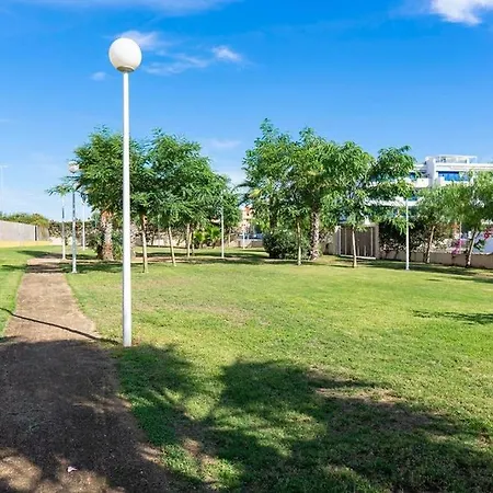 Fantastic Location - Luxury 3 Bed 3 Bath Duplex In *