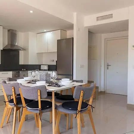 Fantastic Location - Luxury 3 Bed 3 Bath Duplex In