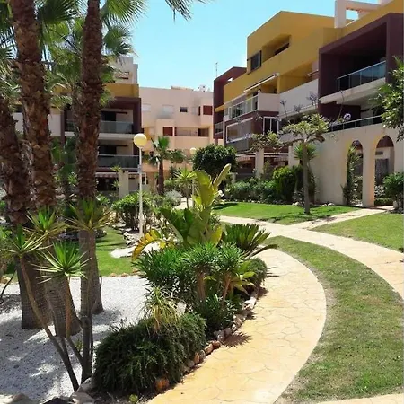 Fantastic Location - Luxury 3 Bed 3 Bath Duplex In דירה