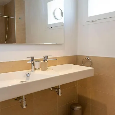 Fantastic Location - Luxury 3 Bed 3 Bath Duplex In דירה פלאיה פלמנקה