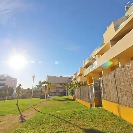 Fantastic Location - Luxury 3 Bed 3 Bath Duplex In *